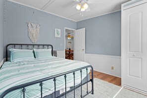 2 bedrooms, WiFi, bed sheets