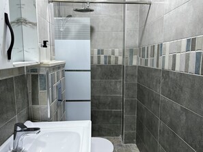 Habitación doble clásica, patio | Tabla de planchar con plancha y wifi gratis 