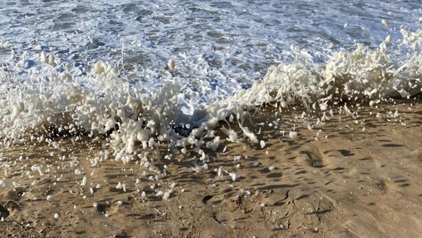 A beach with waves crashing onto the shore. - Apartment met Zeezicht in Oostende (Ostend)