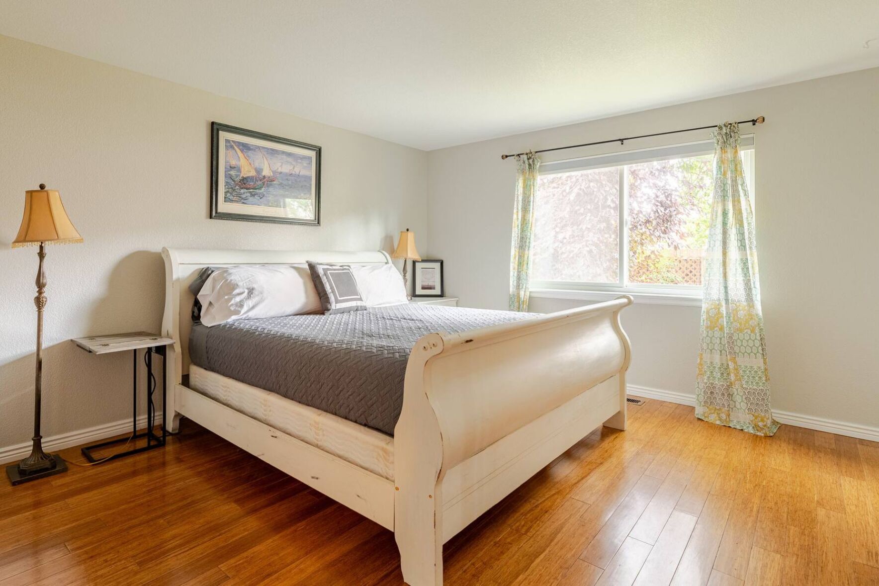 7 chambres, fer et planche à repasser, Wi-Fi, draps fournis