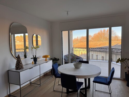 Superb T3 on top floor with elevator, quiet location near town center with garage