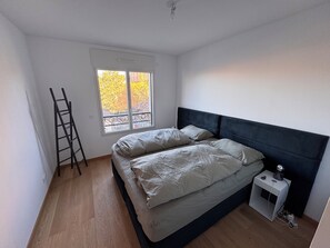2 slaapkamers, een strijkplank/strijkijzer, wifi, beddengoed