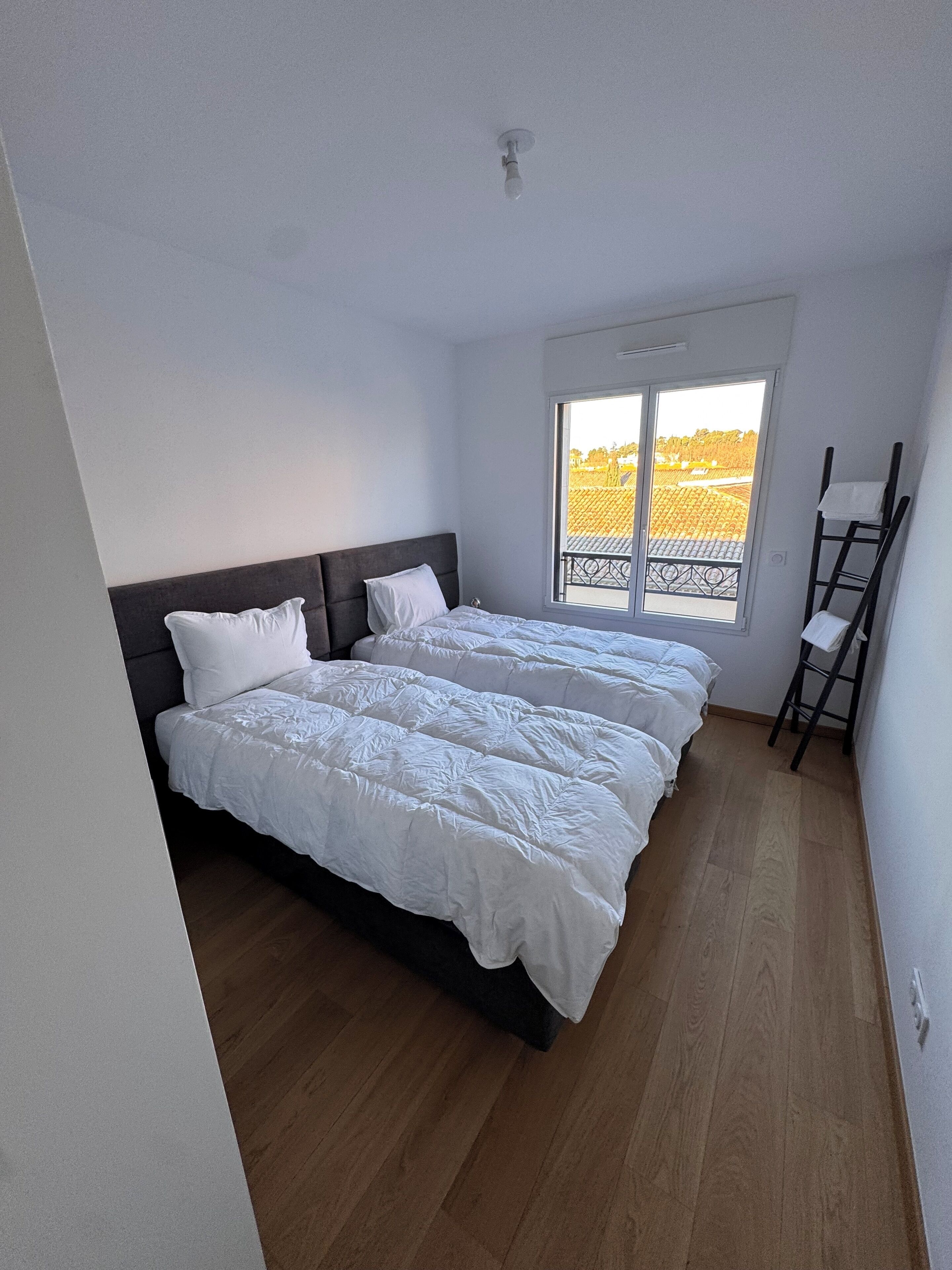 2 chambres, fer et planche à repasser, Wi-Fi, draps fournis