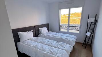 2 chambres, fer et planche à repasser, Wi-Fi, draps fournis