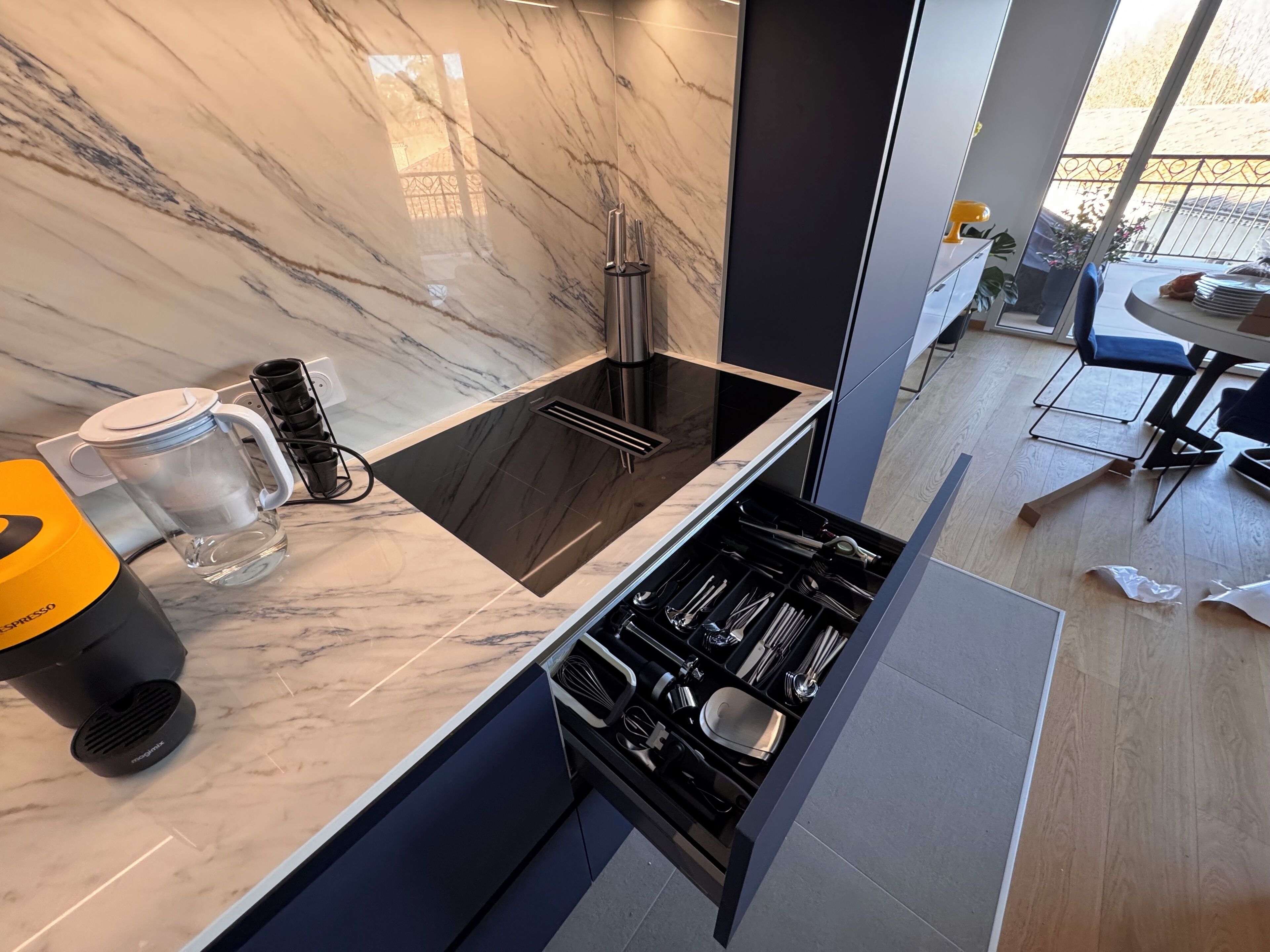 Kühlschrank, Mikrowelle, Ofen, Herdplatte