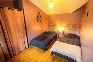 2 bedrooms, iron/ironing board, WiFi, bed sheets