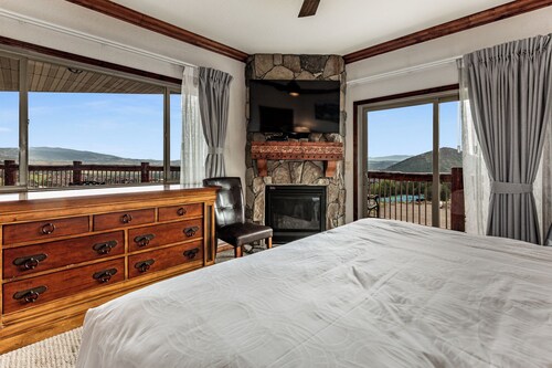 Manhattan Club 1 Bedroom hotel suite with AC, WiFi in amazing New York