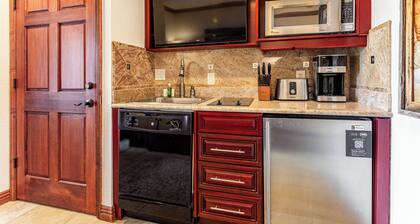 Manhattan Club 1 Bedroom hotel suite with AC, WiFi in amazing New York