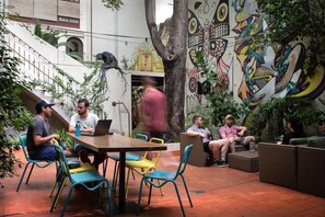 Tempat makan outdoor