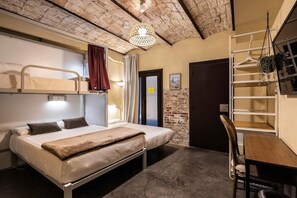 Room - The Loft Hostel (Barcelona)