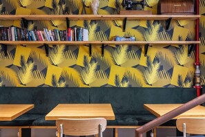 Dining - The Loft Hostel (Barcelona)