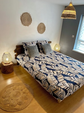 2 chambres, fer et planche à repasser, Wi-Fi, draps fournis