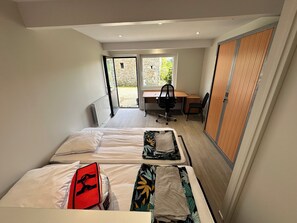 3 bedrooms, desk, iron/ironing board, travel crib