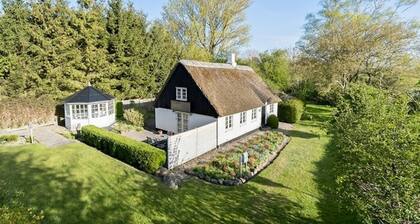 Charming cottage from 1877 - a cozy oasis!