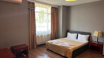 4 Schlafzimmer, Bügeleisen/Bügelbrett, WLAN