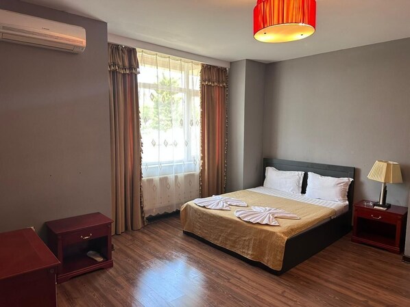 4 habitaciones, tabla de planchar con plancha y wifi 