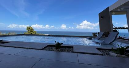Captivating and enchanting 3-bedroom house on a cliff in beautiful Isabela