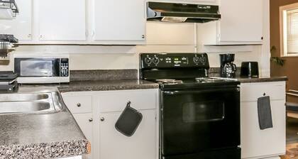 Sweet Stay- Charming two bedroom Townhouse in Midtown Memphis.