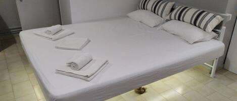 1 bedroom, free WiFi, bed sheets