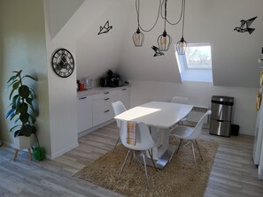 Dining - All mod cons apartment with sea view and pools. Vast Longchamp beach 5 min walk (Saint-Briac-sur-Mer)
