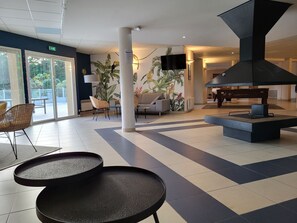 Lobby - All mod cons apartment with sea view and pools. Vast Longchamp beach 5 min walk (Saint-Briac-sur-Mer)