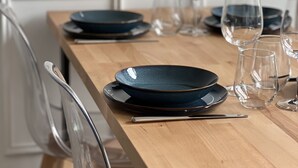 A dining table with plates, glasses, and cutlery. - House for 10 people in the center of Sainte Mère Eglise (Sainte-Mère-Église)