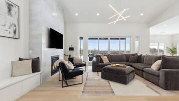 Smart TV, fireplace, table tennis