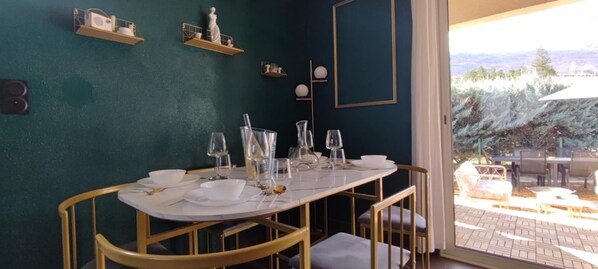 Dining - 🏡 Charming House in Haute-Provence – Pool & Nature (Les Omergues)