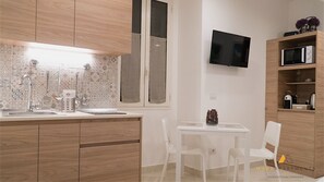 Fridge, microwave, stovetop, electric kettle