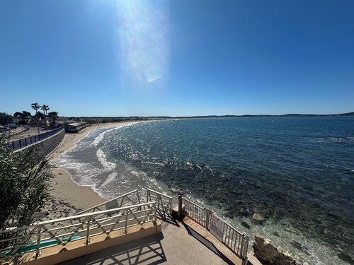 Jolie villa provençale vue mer à 1km de la plage