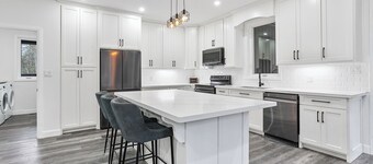 Charming 4-bedroom house with WiFi, fitness room in welcoming Tory Hill