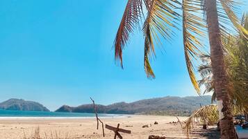 Camastros y toallas de playa