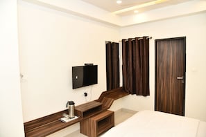 Superior Double Room, 1 Double Bed, City View | Egyptian cotton sheets, premium bedding, Select Comfort beds - Hotel Shreeji Palace (Abu Road)