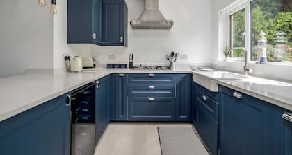 Stunning home over looking Belfast City, 11 minutes to City Centre