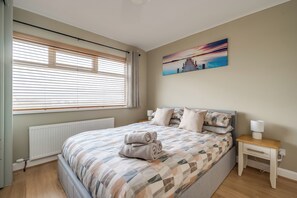 3 bedrooms, iron/ironing board, travel cot, WiFi - Stunning home over looking Belfast City, 11 minutes to City Centre (Castlereagh)