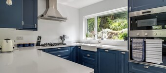 Stunning home over looking Belfast City, 11 minutes to City Centre