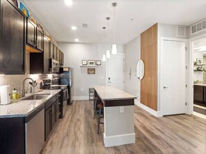 Fridge, microwave, oven, stovetop - Red Rocks Retreat | Minutes to Shows, Hikes, Shops (Golden)