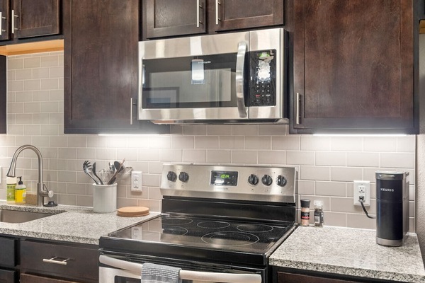 Refrigerador, microondas, horno, placa de cocina