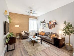 Smart TV, computer monitors