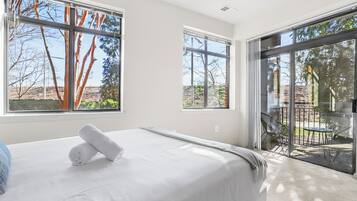 Classic Apartment | 2 bedrooms, iron/ironing board, free WiFi
