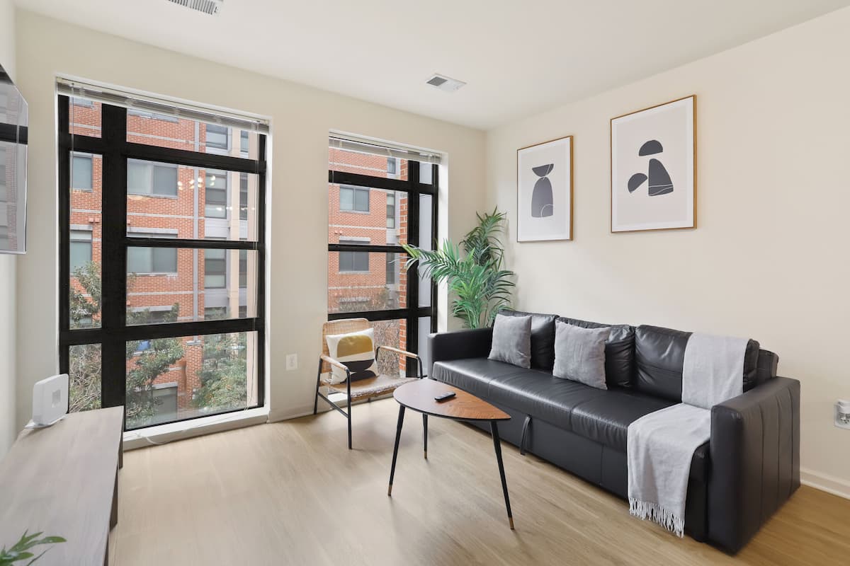 Business Apartment | Living area | 45-inch flat-screen TV with satellite channels