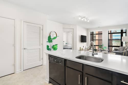 Appartement Confort | Cuisine privée | Réfrigérateur, four à micro-ondes, un four, surface de cuisson