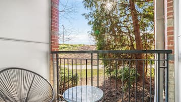 Classic Apartment | Balcony