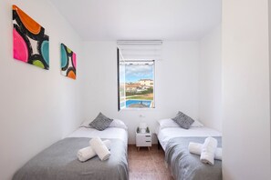 3 bedrooms, bed sheets - Golden Coast Retreat by Fidalsa (Vilafranca del Penedes)