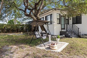 Terrace/patio - Wynwood Art Deco House – Stylish, Relaxing & Full of Personality (Miami)
