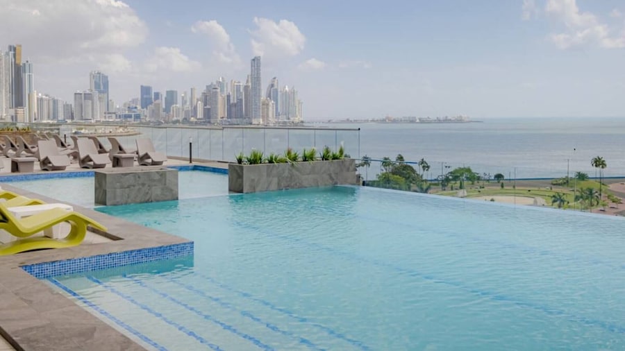 Room-sofa Bed Stay Rooftop Pool & Gym, A