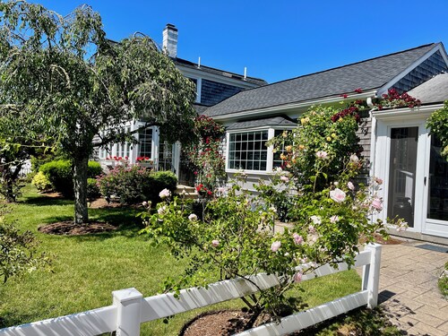 Dennisport! Walk to 3 Public Beaches! Charming 4-bedroom 3 bath House with AC