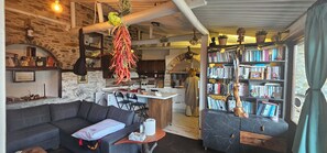Chaumière Deluxe, patio | Cuisine privée | Réfrigérateur grande capacité avec congélateur, surface de cuisson
