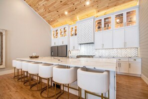 Frigorífic, microones, forn i placa de cuina 