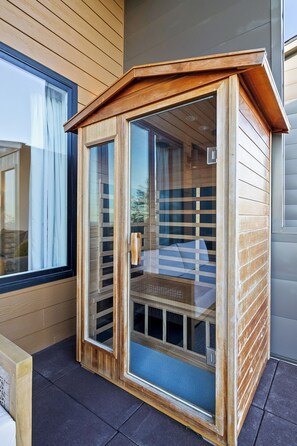 Exterior detail - Amazing Panoramic Views From This Luxury Retreat, Enjoy The Sauna On Top Deck. (Chattanooga)